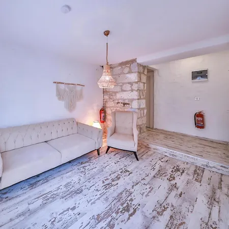 Livan Deluxe Aparthotel *